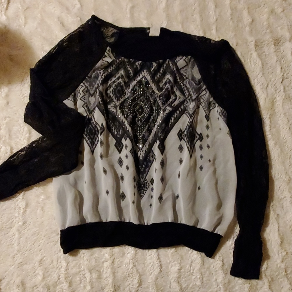 Small wet seal shirt with lace sleeves